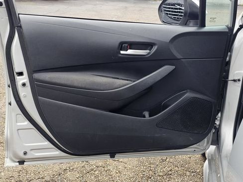 Used 2021 Toyota Corolla LE image 14