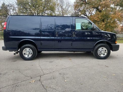 Used 2015 Chevrolet Express 2500 w/ Cold Climate Package image 10