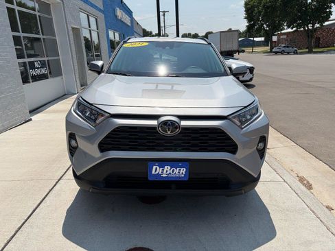 Used 2021 Toyota RAV4 XLE w/ XLE Grade Weather Package AWD/4WD image 7