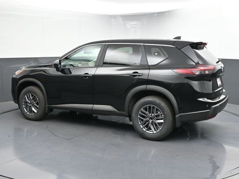 Certified 2025 Nissan Rogue S image 6