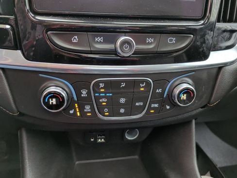 Used 2020 Chevrolet Traverse LT w/ LT Premium Package image 19