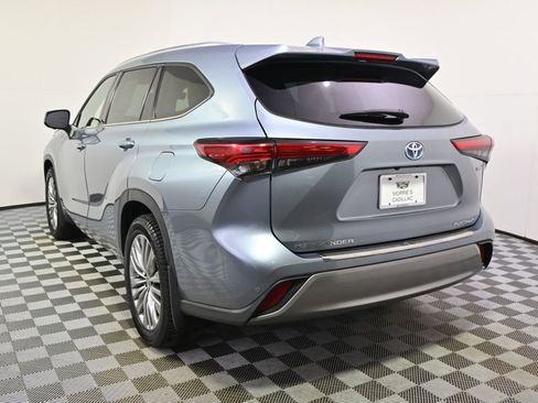 Used 2023 Toyota Highlander Platinum AWD/4WD image 4