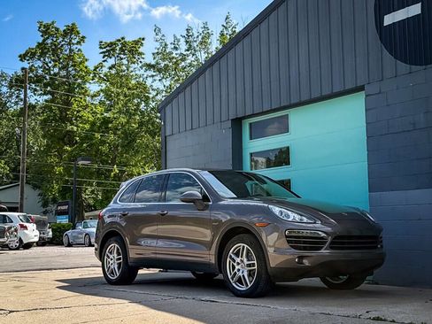 Used 2014 Porsche Cayenne Diesel w/ Comfort Plus Package AWD/4WD image 11