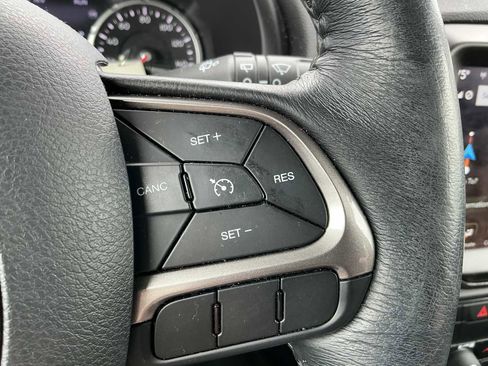 Used 2022 Jeep Renegade Latitude w/ Convenience Group AWD/4WD image 11