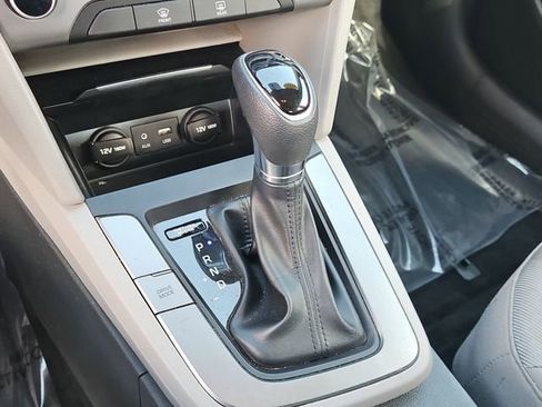 Used 2017 Hyundai Elantra SE FWD image 26