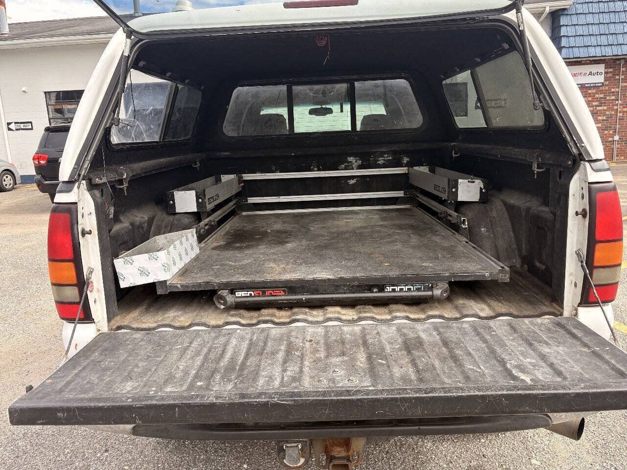 Used 2006 GMC Sierra 2500 SLT w/ Heavy-Duty Power Package AWD/4WD image 30