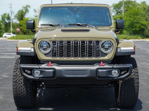 Used 2026 Jeep Wrangler Unlimited Rubicon AWD/4WD image 9
