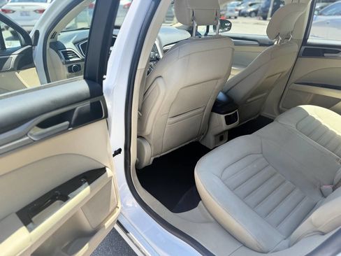 Used 2014 Ford Fusion SE FWD image 18