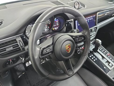 Certified 2026 Porsche Macan AWD/4WD image 4