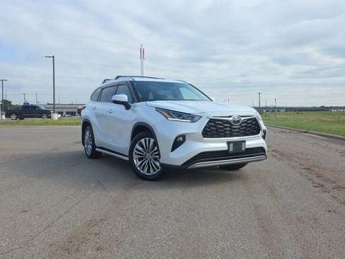 Used 2026 Toyota Highlander Platinum AWD/4WD image 9