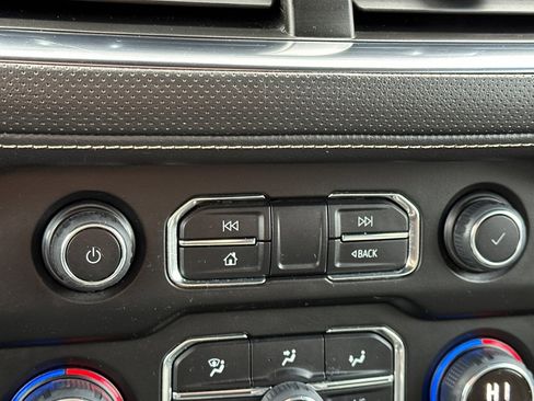 Used 2022 Chevrolet Suburban Premier image 32