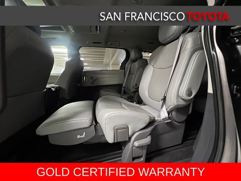 Certified 2021 Toyota Sienna Limited image 17