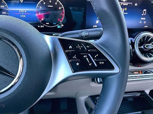 Certified 2025 Mercedes-Benz GLB 250 4MATIC image 15