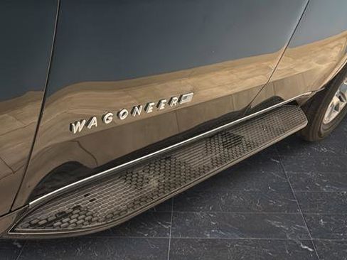 Used 2023 Jeep Wagoneer 4WD image 43