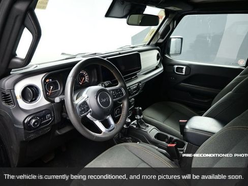Used 2024 Jeep Wrangler Unlimited Sahara AWD/4WD image 9
