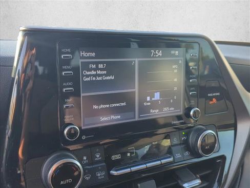Used 2022 Toyota Highlander L FWD image 16