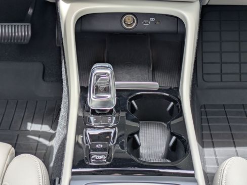 Used 2023 Volvo XC40 B5 Plus w/ Protection Package Premier AWD/4WD image 18