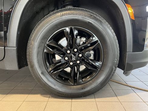 Used 2023 Chevrolet Traverse LT w/ Midnight/Sport Edition image 15