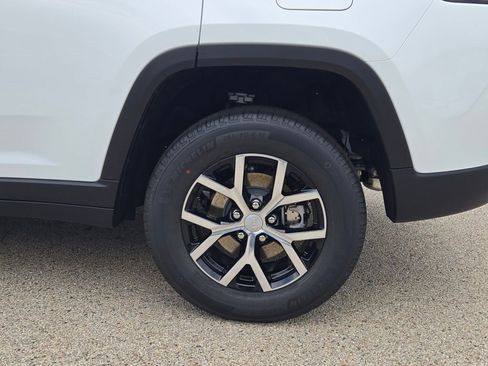 New 2025 Jeep Grand Cherokee Limited image 16