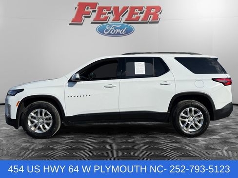 Used 2023 Chevrolet Traverse LT FWD image 2