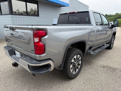 Used 2024 Chevrolet Silverado 2500 LT AWD/4WD image 2