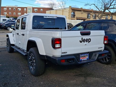 New 2026 Jeep Gladiator Sport AWD/4WD image 3