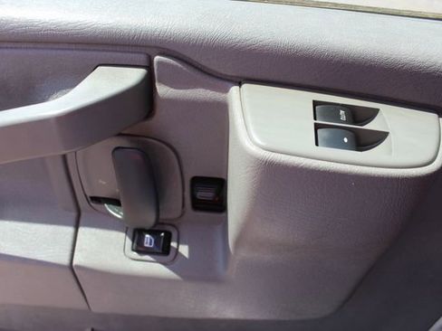 Used 2017 Chevrolet Express 3500 RWD image 25