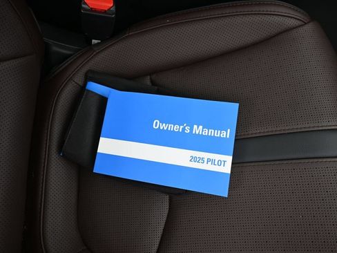 Used 2025 Honda Pilot Elite image 42