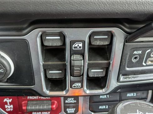 Used 2024 Jeep Wrangler Unlimited Rubicon AWD/4WD image 25
