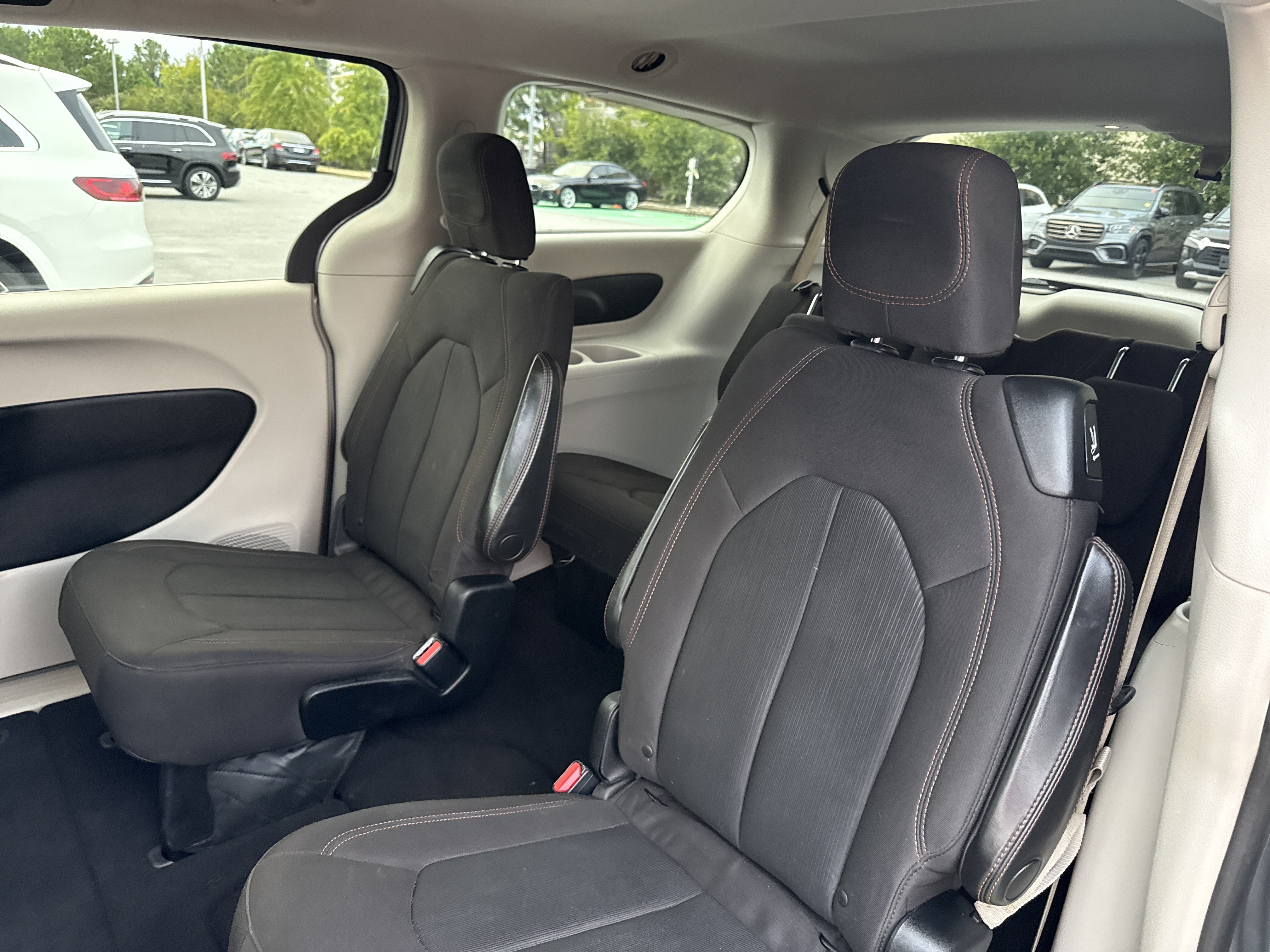 Used 2017 Chrysler Pacifica LX FWD image 25
