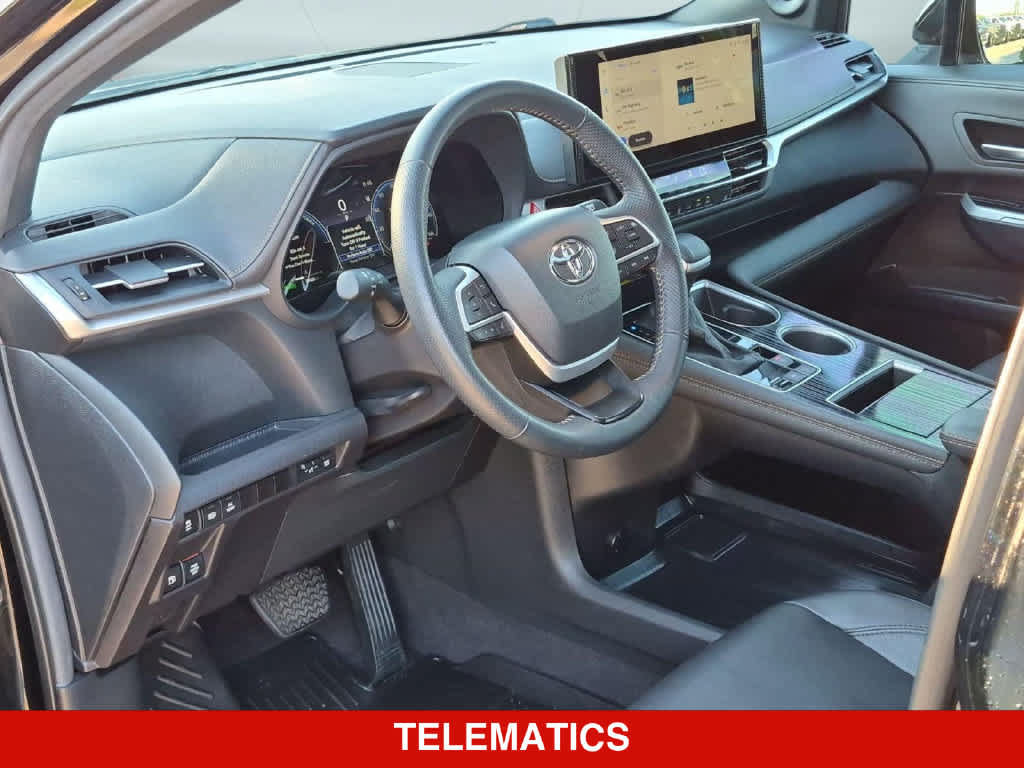 Used 2025 Toyota Sienna XLE Woodland Edition AWD/4WD image 2