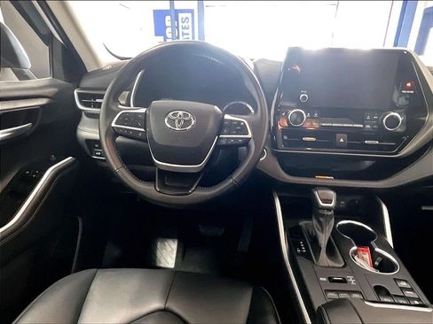 Used 2023 Toyota Highlander XLE AWD/4WD image 17