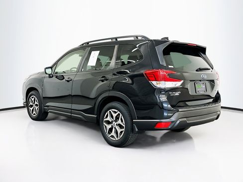 Used 2023 Subaru Forester Premium image 5