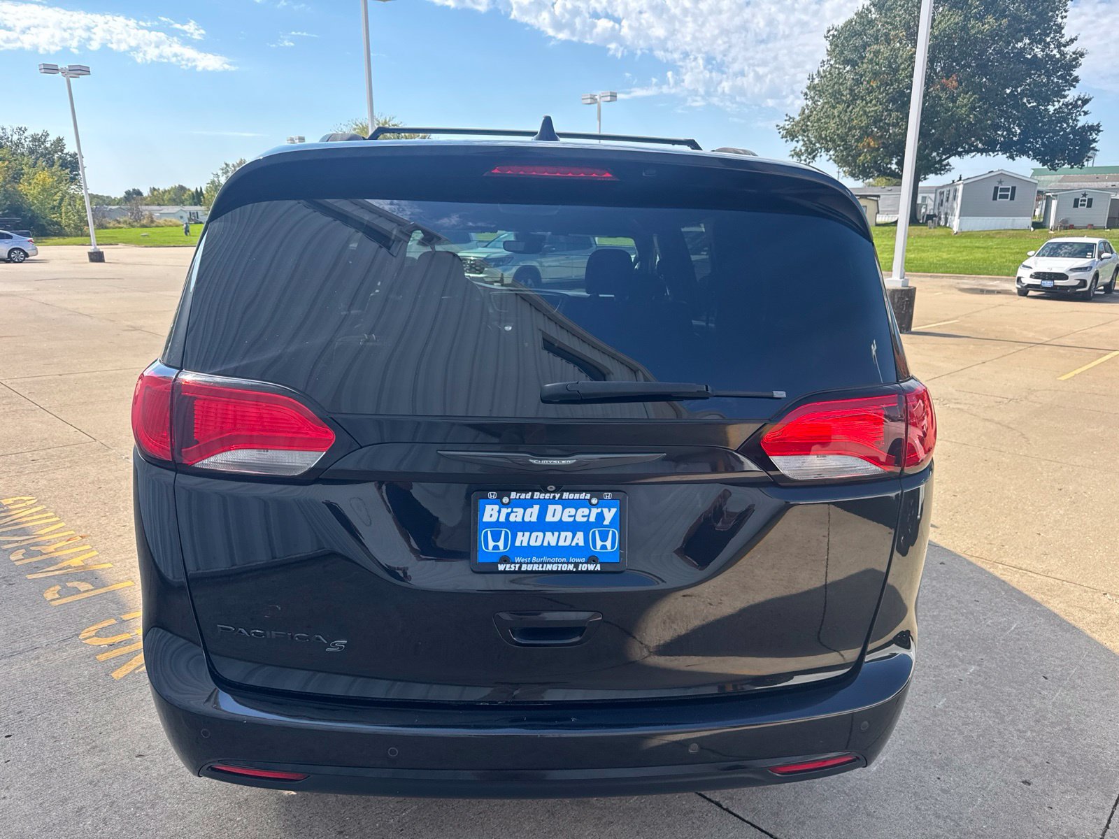 Used 2019 Chrysler Pacifica Touring Plus w/ Advanced Safetytec Group FWD image 7