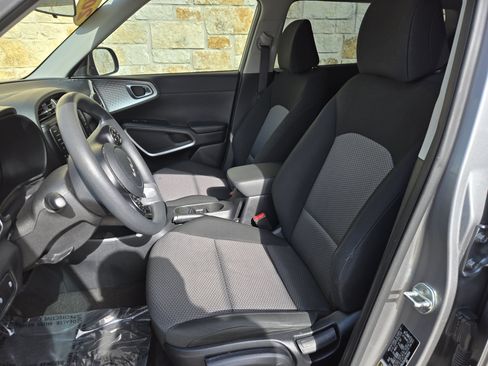 Used 2022 Kia Soul LX FWD image 5