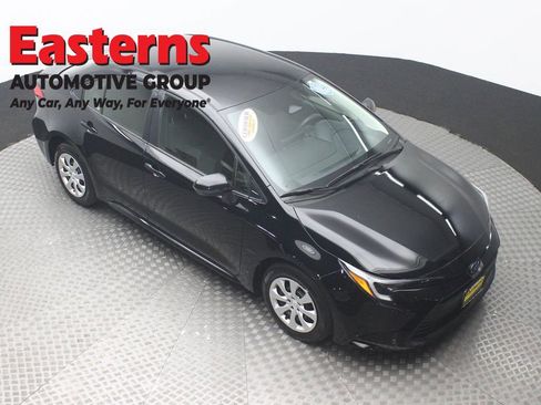 Used 2025 Toyota Corolla LE FWD image 3
