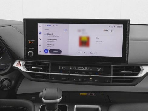 New 2026 Toyota Sienna XLE AWD/4WD image 7