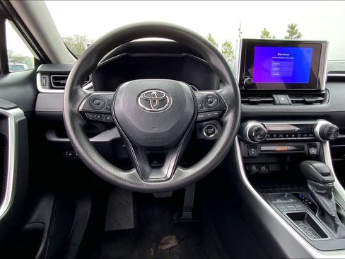Used 2024 Toyota RAV4 XLE image 5