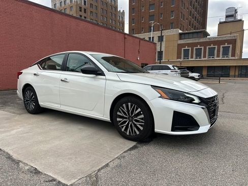 Certified 2025 Nissan Altima 2.5 SV image 8