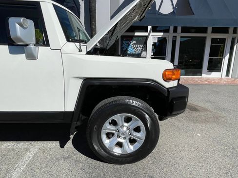 Used 2014 Toyota FJ Cruiser 4WD w/ Upgrade Package image 31