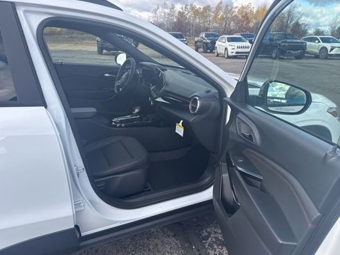 New 2026 Chevrolet Trax RS w/ Sunroof Package FWD image 18
