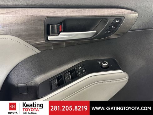 Used 2024 Toyota Highlander Platinum image 12