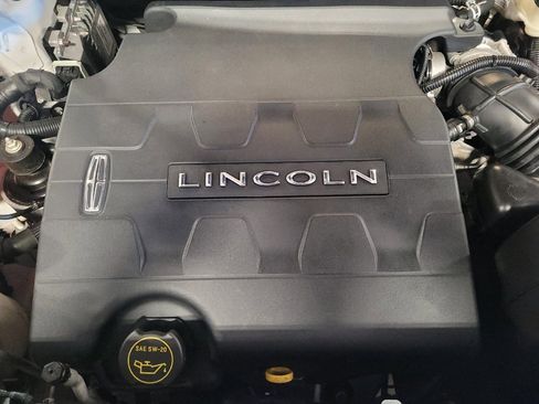 Used 2016 Lincoln MKX Reserve w/ Enhanced Security Package image 30