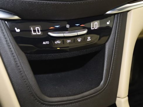 Used 2018 Cadillac XT5 Luxury w/ Driver Awareness Package FWD image 29