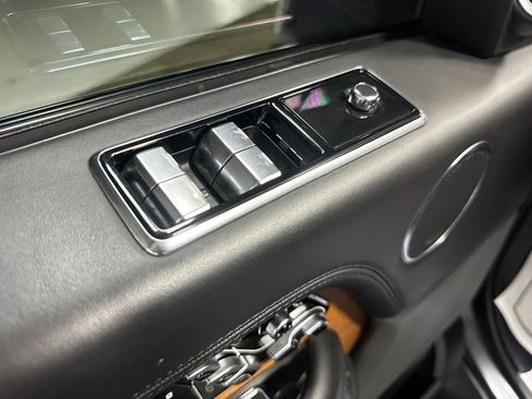 Used 2018 Land Rover Range Rover Long Wheelbase Autobiography image 16