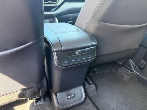 Used 2025 Toyota Highlander LE FWD image 24