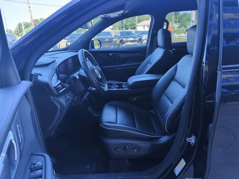 Used 2025 Buick Enclave Sport Touring AWD/4WD image 11