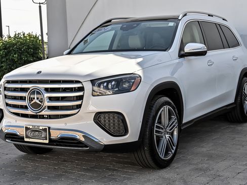 Used 2024 Mercedes-Benz GLS 450 4MATIC image 5