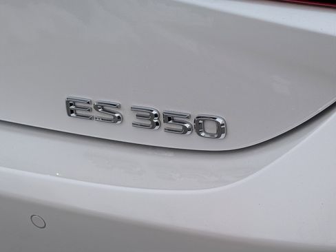 Certified 2025 Lexus ES 350 w/ Premium Package image 9
