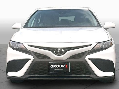 Used 2023 Toyota Camry SE FWD image 4